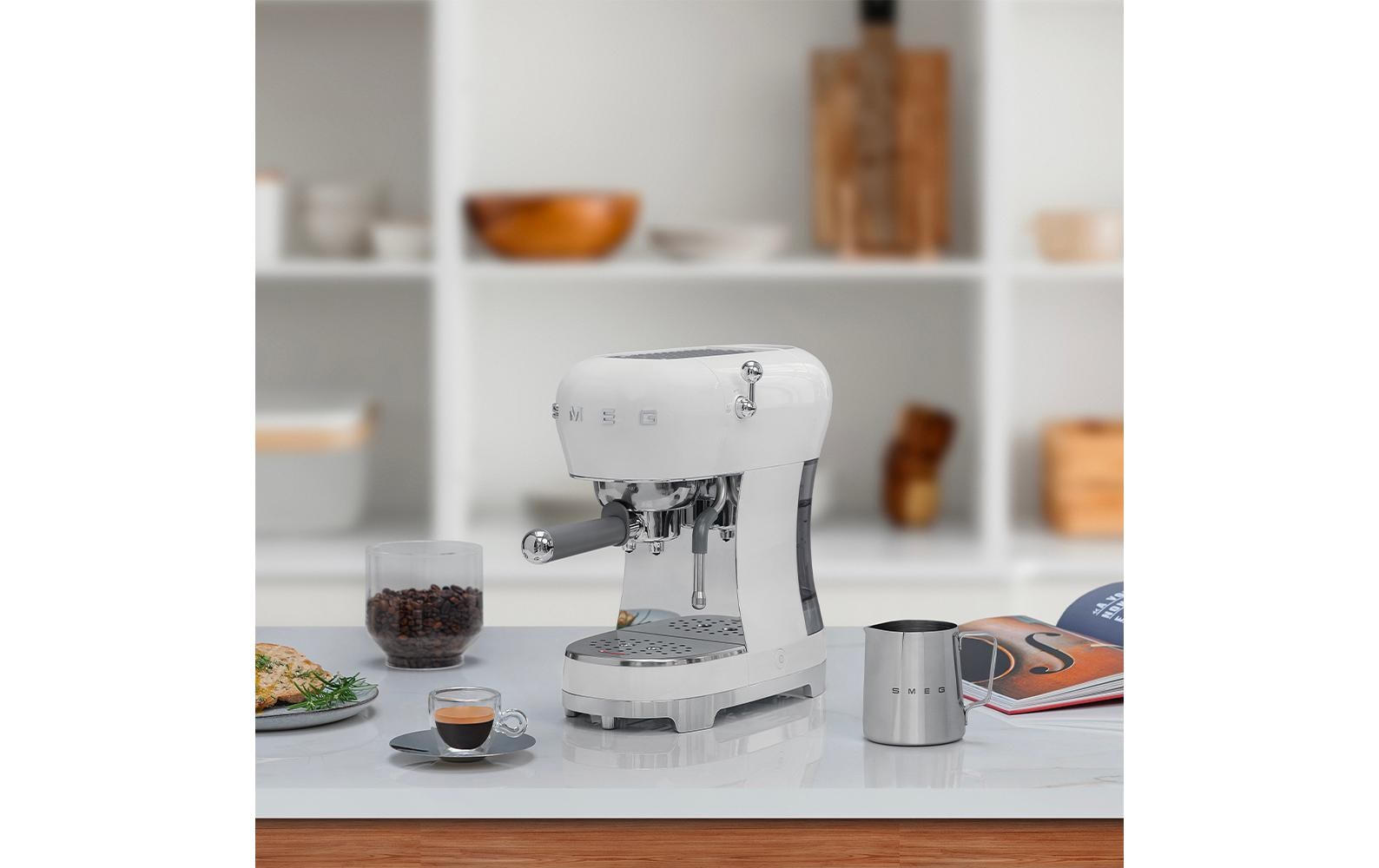 SMEG Siebträgermaschine 50's Style ECF02WHEU Weiss